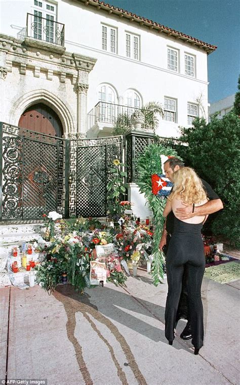 versace mansion murders|andrew cunanan died.